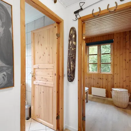 2 Bedroom Lovely In Σπίτι διακοπών *