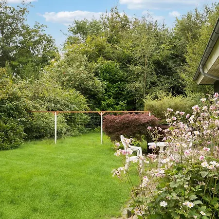 2 Bedroom Lovely In Hébergement de vacances *